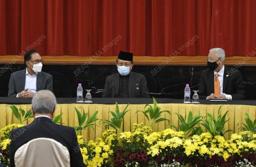 DATUK SERI ISMAIL SABRI YAAKOB