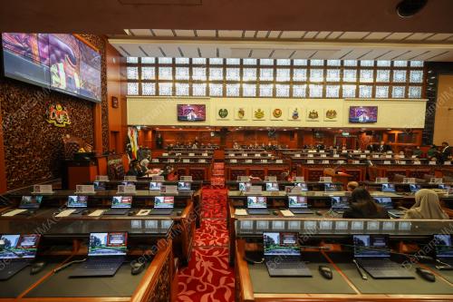 ANGKAT SUMPAH AHLI DEWAN NEGARA