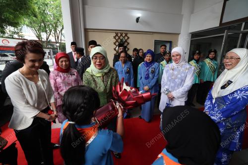 TUNKU AZIZAH AMINAH MAIMUNAH ISKANDARIAH