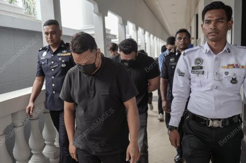 DUA PENUNGGANG MOTOSIKAL DIDAKWA