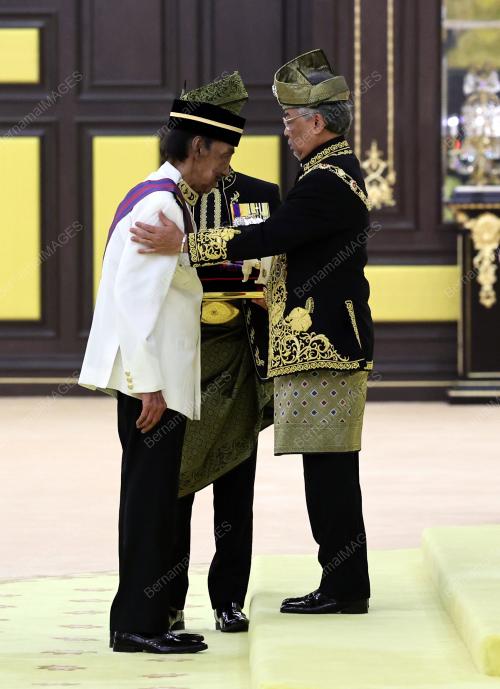 AL-SULTAN ABDULLAH RI'AYATUDDIN AL-MUSTAFA BILLAH SHAH