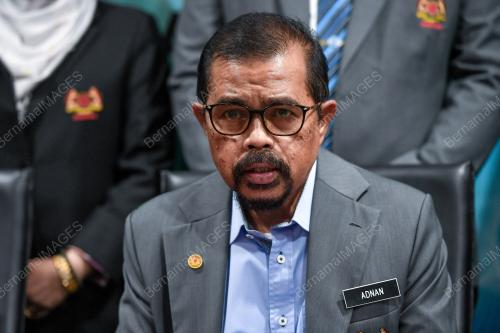 DATUK ADNAN MAT