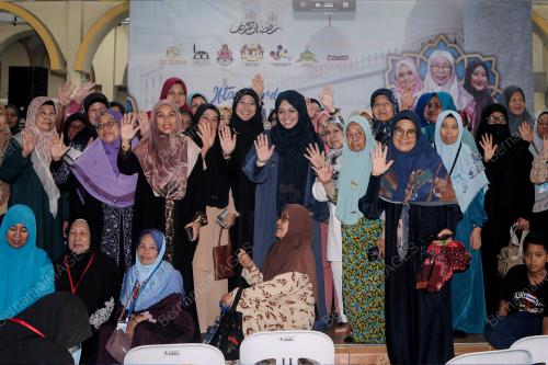 WANITA MADANI