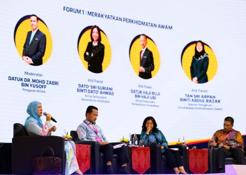 FORUM: MERAKYATKAN PERKHIDMATAN AWAN
