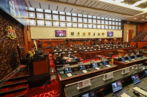 ANGKAT SUMPAH AHLI DEWAN NEGARA