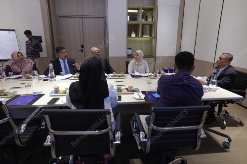 DATUK SERI SAARANI MOHAMAD