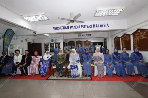 TUNKU AZIZAH AMINAH MAIMUNAH ISKANDARIAH