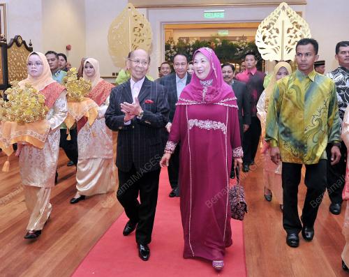 KL83_21112013_AGONG