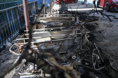 PARKIR KENDERAAN TERBAKAR