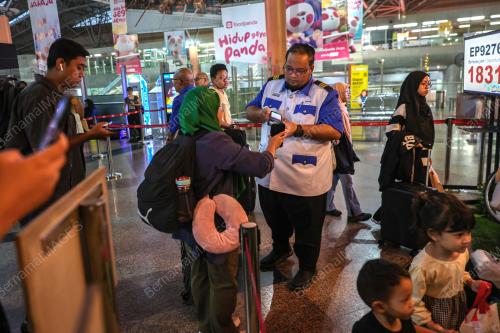 WARGA KOTA PULANG KE KAMPUNG
