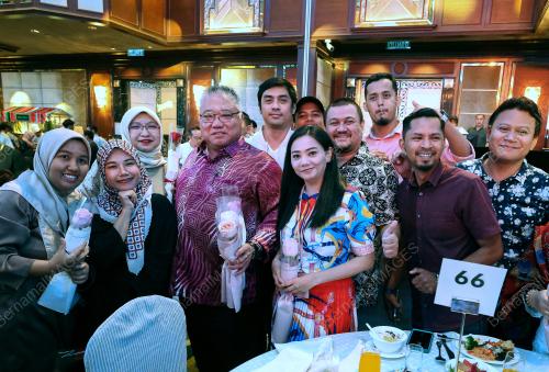 DATUK SERI TIONG KING SING