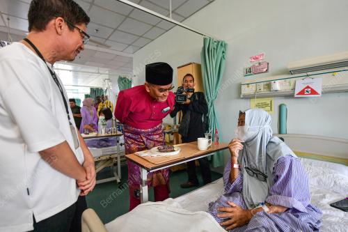 DATUK SERI DR DZULKEFLY AHMAD