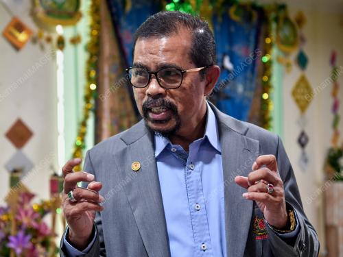 DATUK ADNAN MAT
