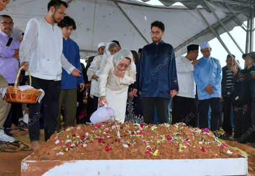 ALLAHYARHAM TUN DAIM ZAINUDDIN