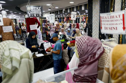 SHOOPING RAYA