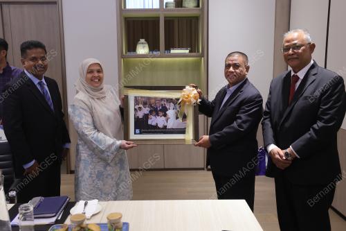 DATUK SERI SAARANI MOHAMAD