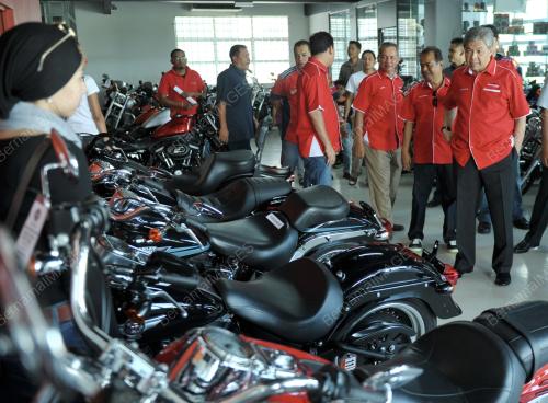 KL84_21092013_RIDERS