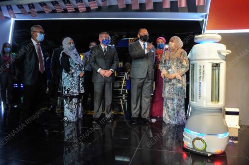 DATUK SERI DR ADHAM BABA