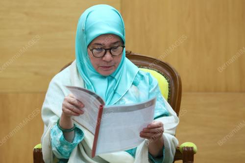 TUANKU AZIZAH AMINAH MAIMUNAH ISKANDARIAH