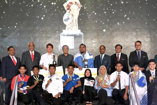 KL85_04102018_PM_BN201810029642