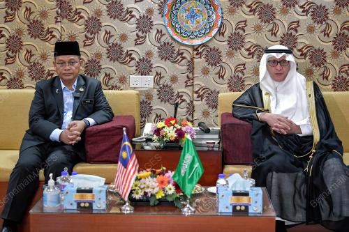 DATUK DR MOHD NA'IM MOKHTAR