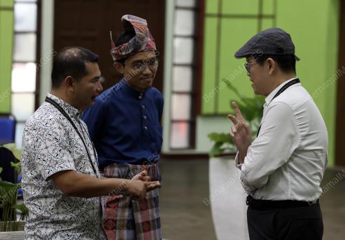 PUSAT PENAMAAN CALON