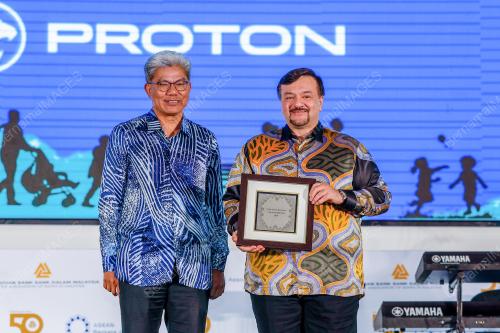 DATUK SERI AMIR HAMZAH AZIZAN