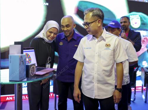 FAHMI FADZIL