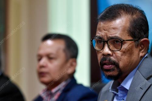 DATUK ADNAN MAT