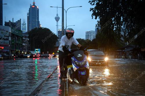 BANJIR KILAT