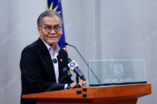 DATUK SERI DR DZULKEFLY AHMAD