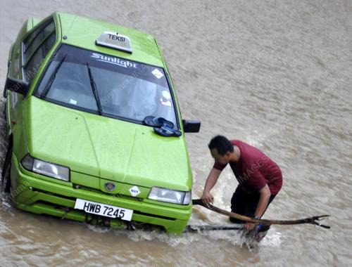 BANJIR KILAT