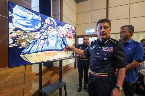 DATUK SERI AZMI ABU KASSIM