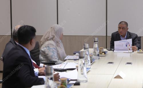 DATUK SERI SAARANI MOHAMAD