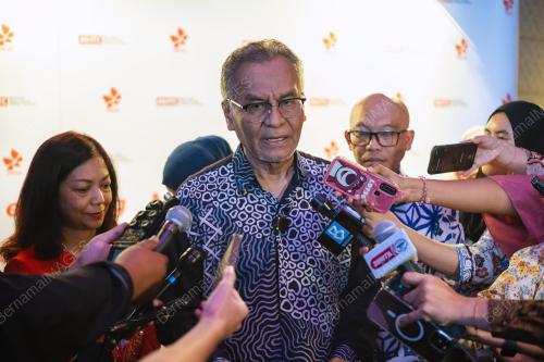 DATUK SERI DR DZULKEFLY AHMAD