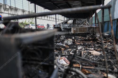 PARKIR KENDERAAN TERBAKAR