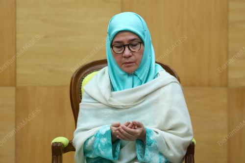 TUANKU AZIZAH AMINAH MAIMUNAH ISKANDARIAH