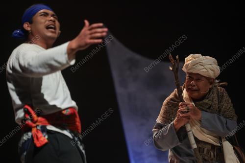 TEATER SIREH BERTEPUK PINANG MENARI