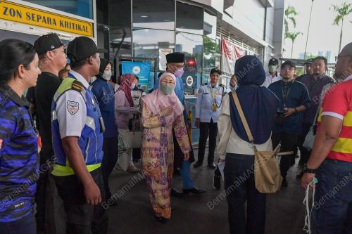 DATUK SERI DR WAN AZIZAH WAN ISMAIL