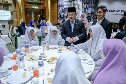 DATUK DR MOHD NA'IM MOKHTAR