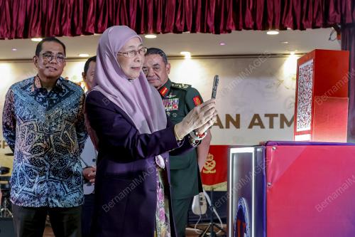 DATUK SERI DR WAN AZIZAH WAN ISMAIL