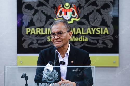 DATUK SERI DR DZULKEFLY AHMAD