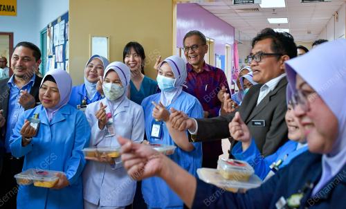 DATUK SERI DR DZULKEFLY AHMAD
