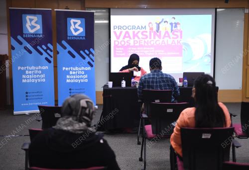 PROGRAM VAKSINASI DOS PENGGALAK UNTUK PETUGAS BERNAMA