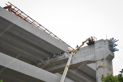 KREN JATUH DI PERSIARAN ALAM DAMAI
