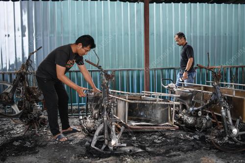 PARKIR KENDERAAN TERBAKAR