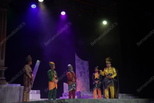 TEATER SIREH BERTEPUK PINANG MENARI