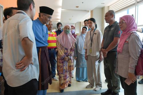 DATUK SERI DR WAN AZIZAH WAN ISMAIL
