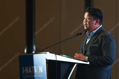 DATUK LUKANISMAN AWANG SAUNI