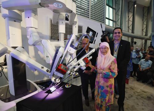 DATUK SERI DR WAN AZIZAH WAN ISMAIL
